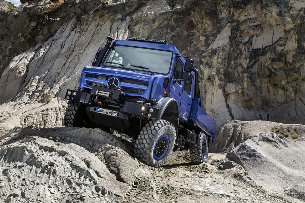 Mercedes-Benz Unimog U 4023 DoKa (Hellgeth).jpg