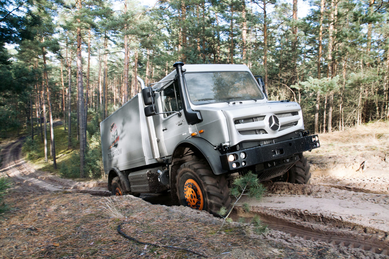 Mercedes-Benz Unimog U 5030 (Hellgeth).jpg